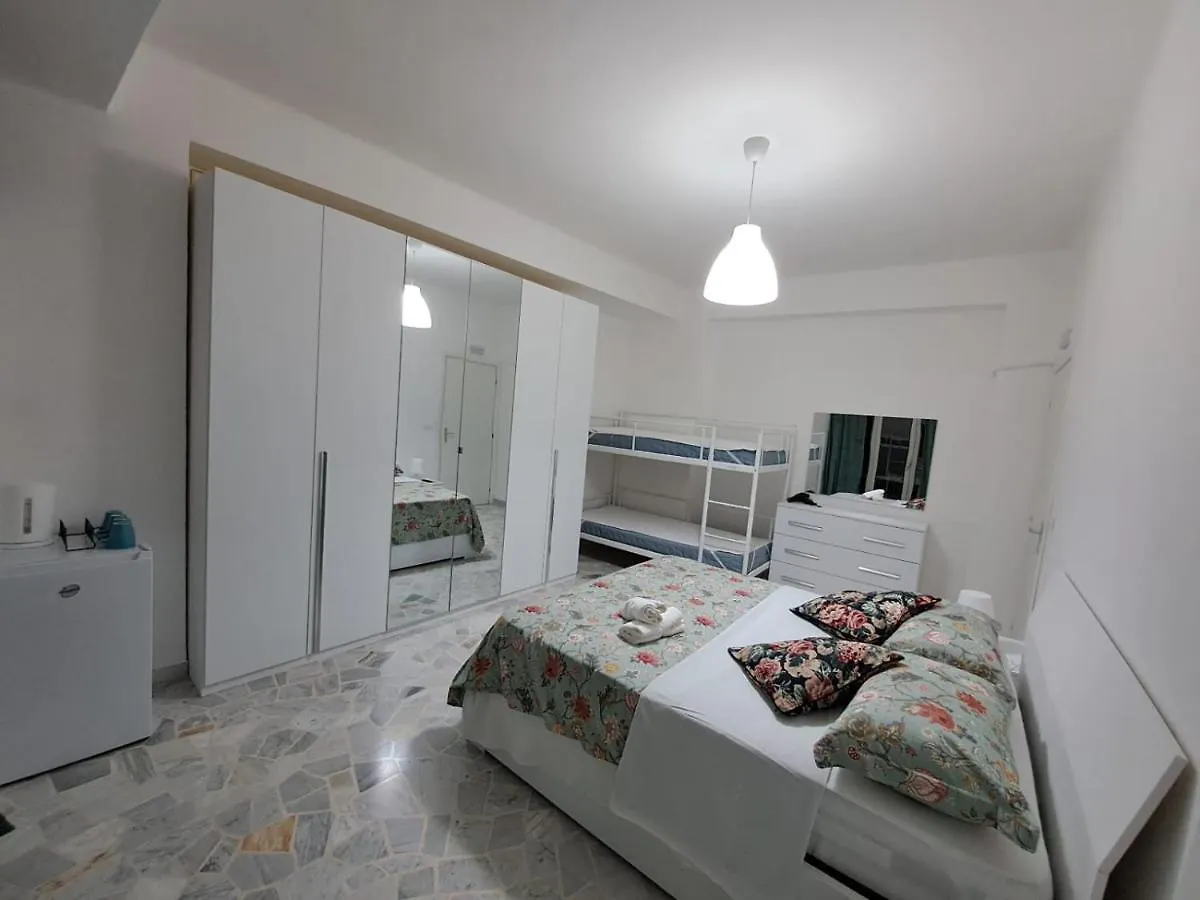 Goffredo Mameli House Bari 0*,  Italië